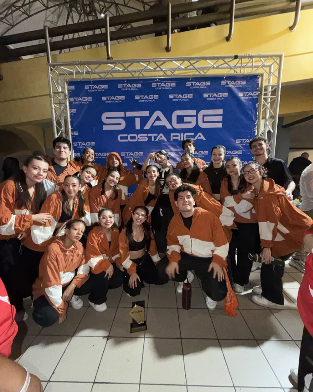Equipo de Faith reunido en la competencia Stage Costa Rica