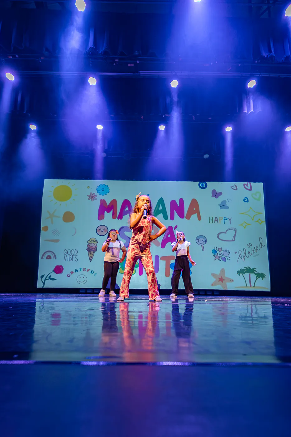 Presentación infantil de Faith con la escenografía Mañana